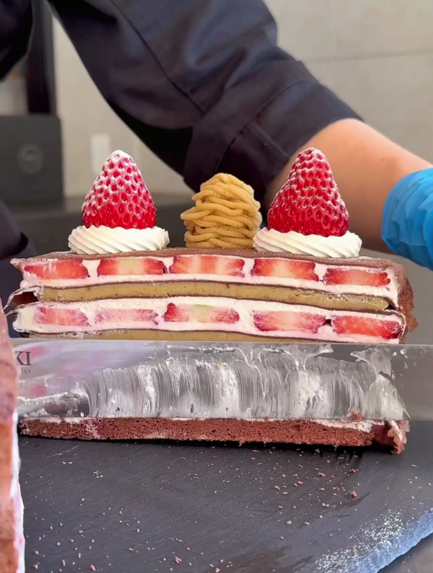 「岐阜甜点」草莓和勃朗峰的巧克力牛奶蛋糕