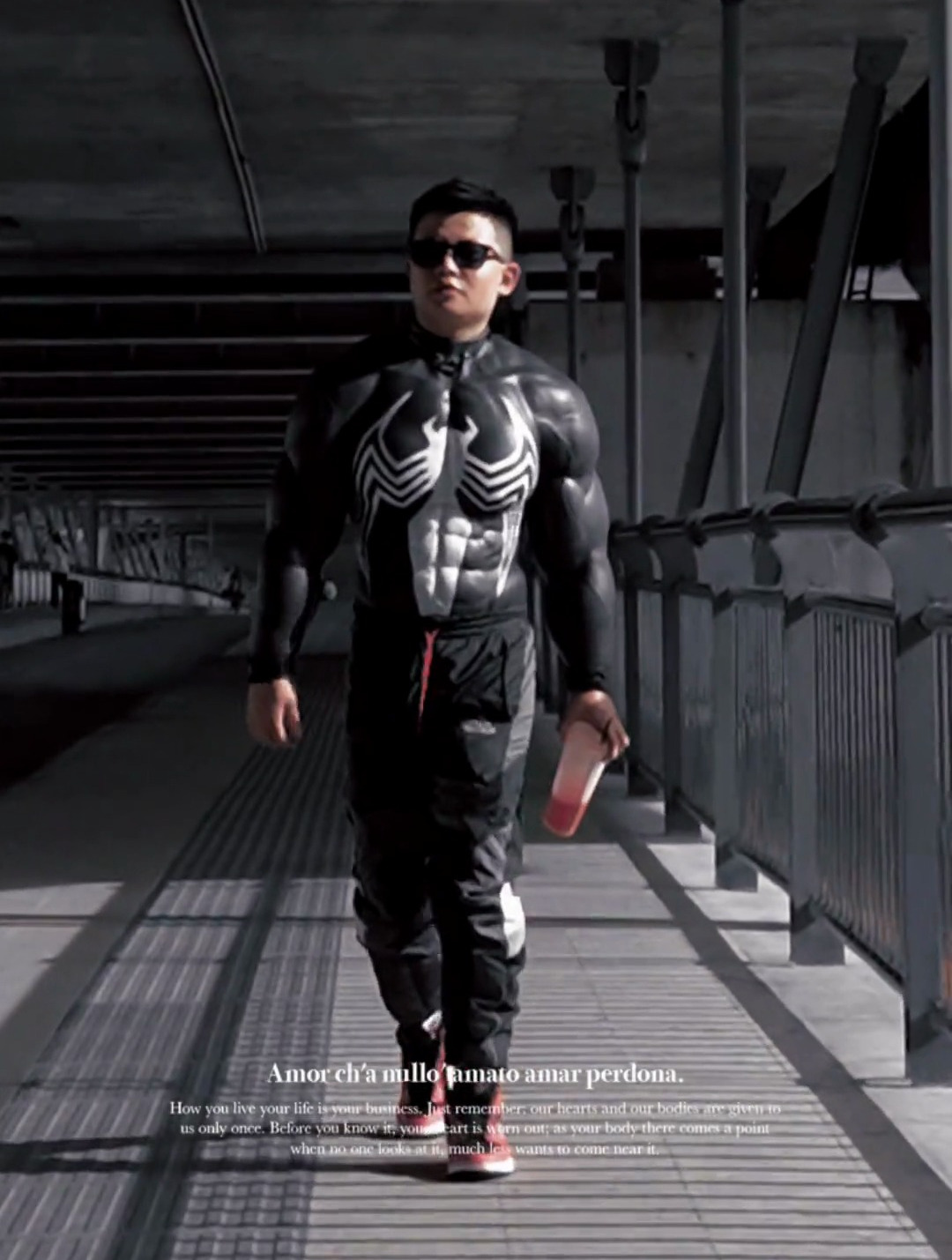 你本强大之硅胶肌肉衣