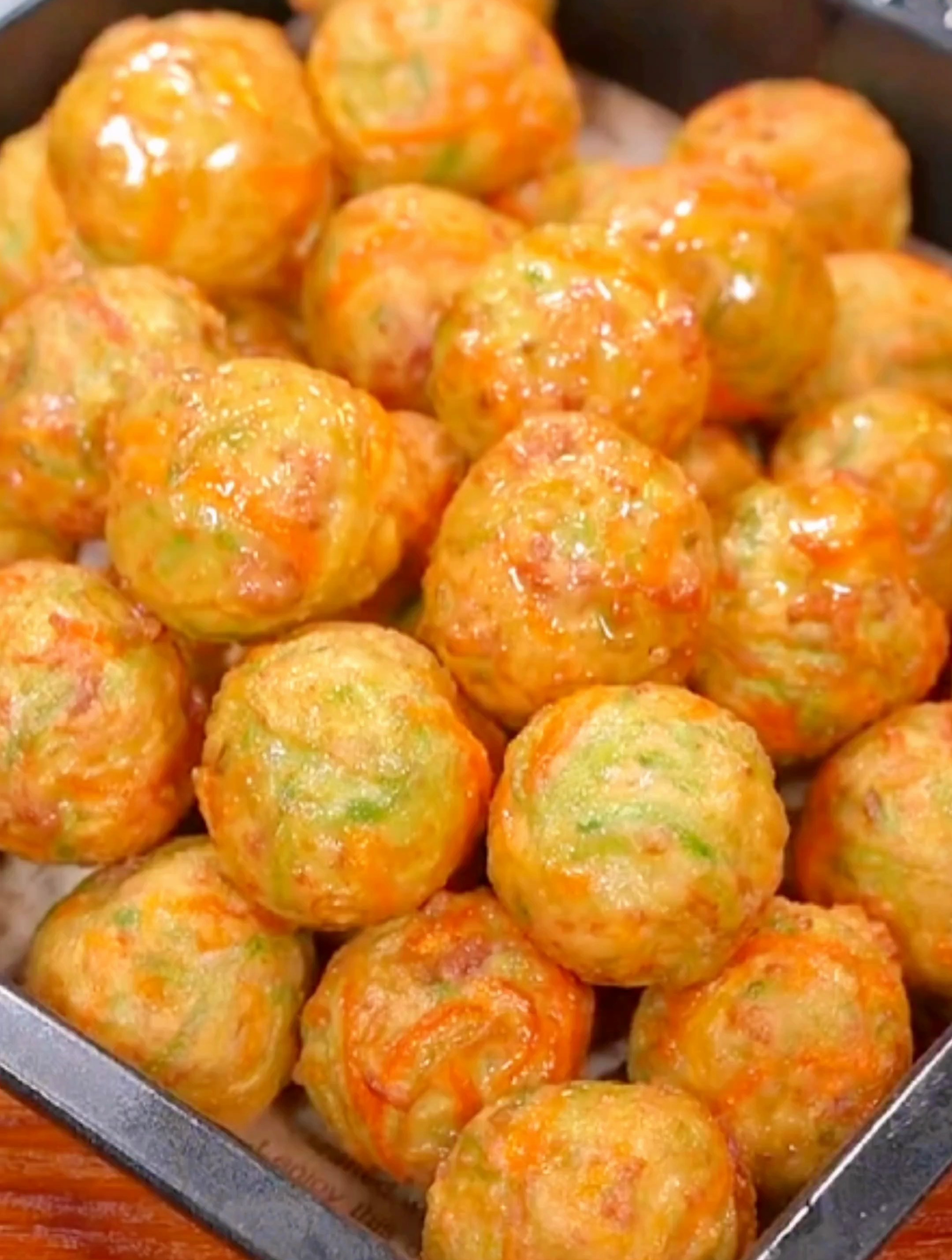 大厨教你萝卜肉丸子的详细做法,外酥里嫩,出锅后大人孩子抢着吃