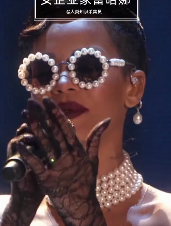 蕾哈娜 有些人表面上歌手,背地里却是美妆博主