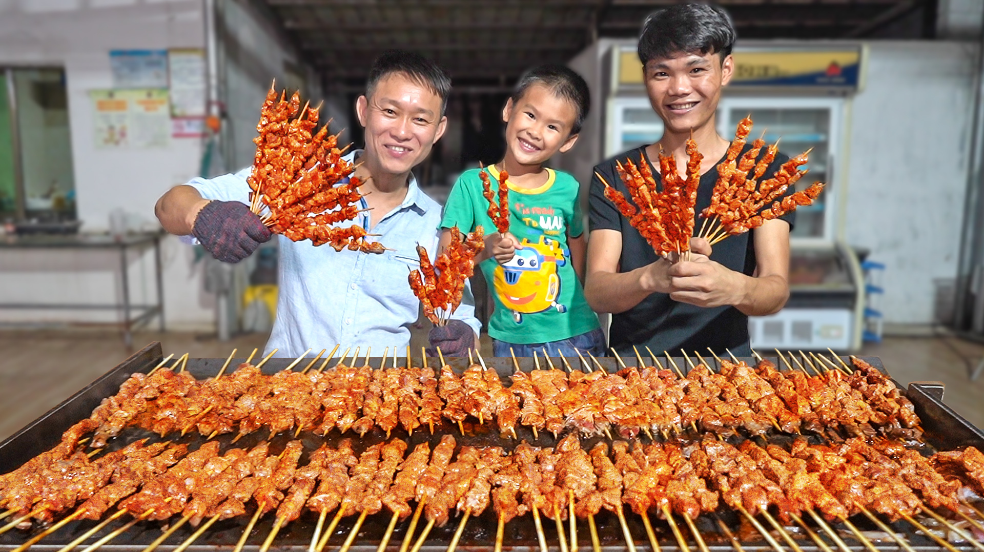 搞10斤牛肉做铁板香辣串,六个人狂撸200多根,太上瘾了