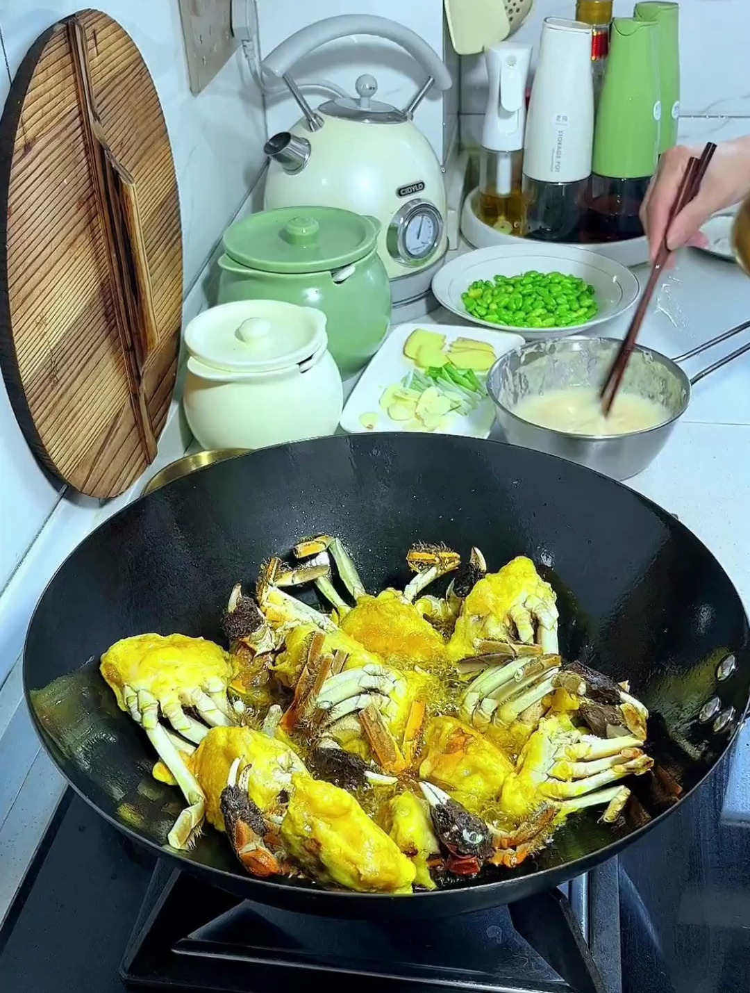 面拖蟹烧毛豆 烧螃蟹的家常做法