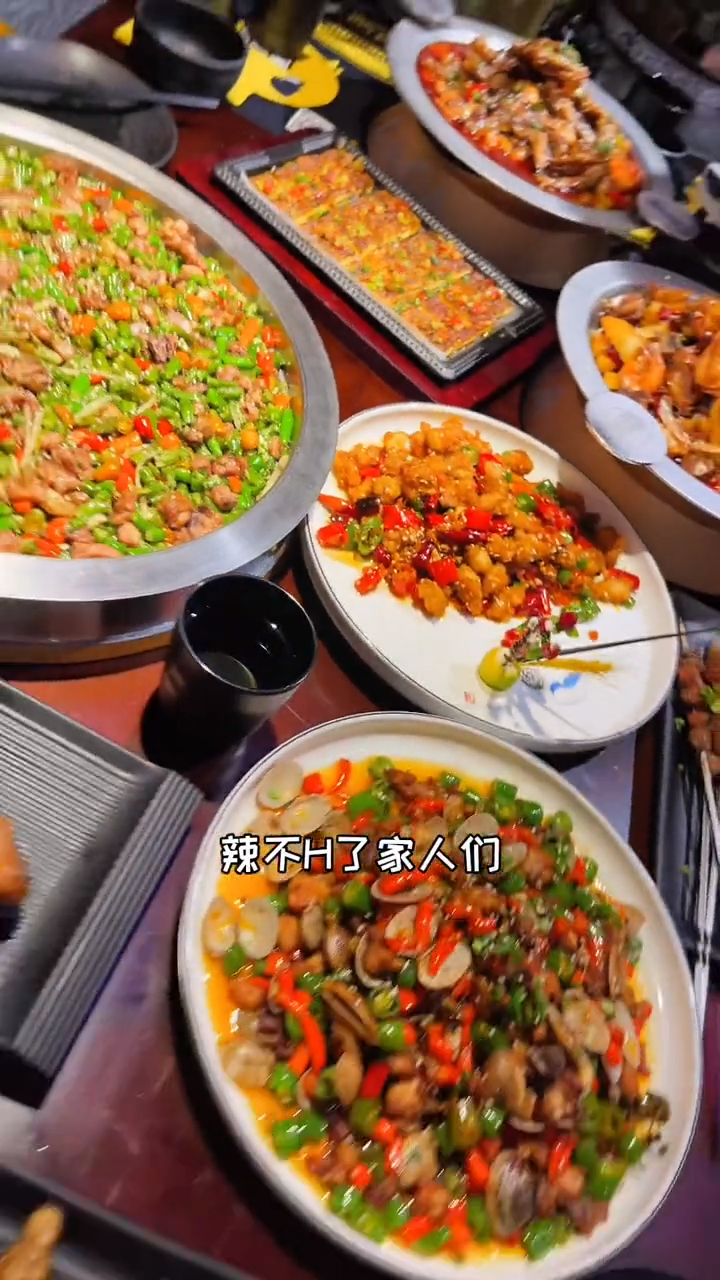 郑州也能吃到正宗四川嘎嘎鸭脑壳了!这个辣度绝了呀!