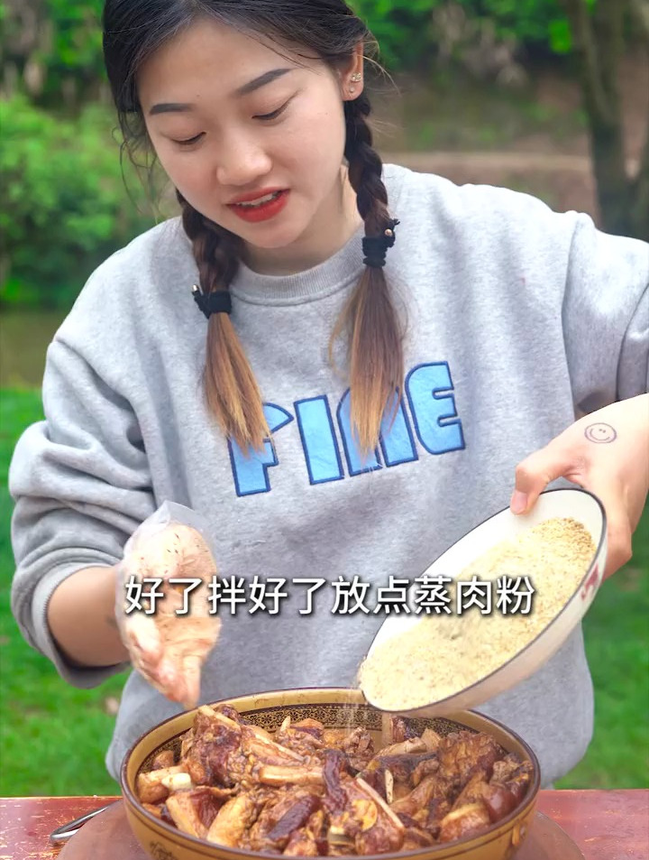 用竹筒做出来的粉蒸肉,味道太棒了