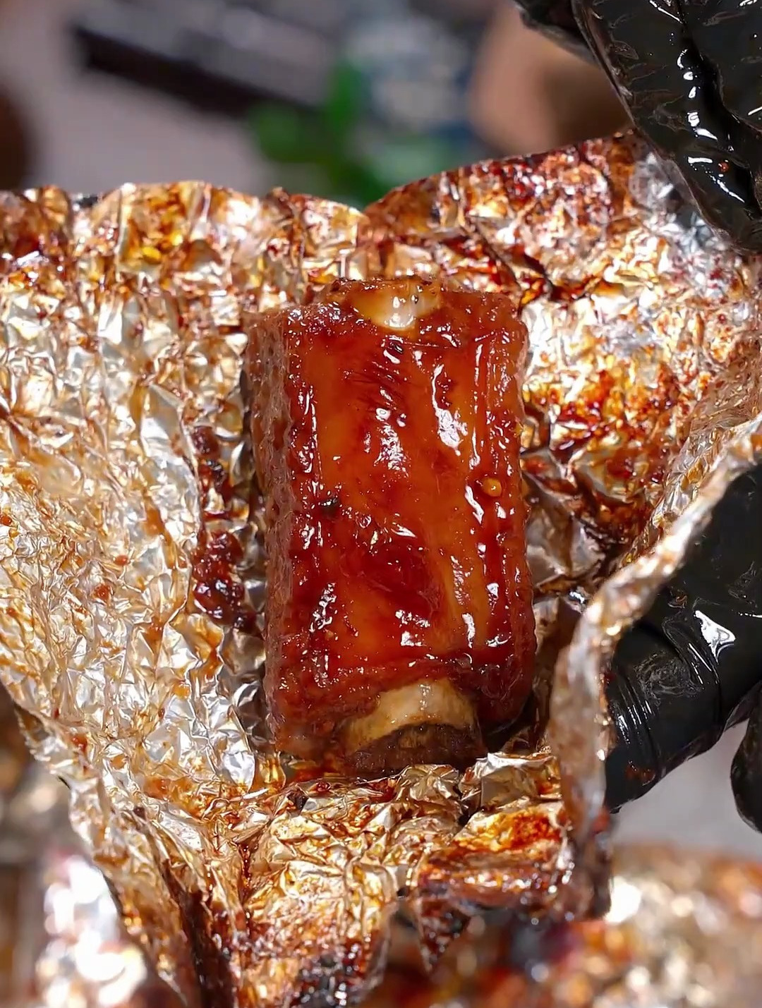 今天教大家做锡纸排骨,咸香入味,连骨头都舔得干干净净