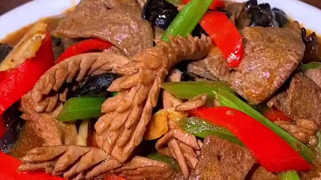 经典川菜肝腰合炒,大火爆炒烟火味十足,快给你老公补补