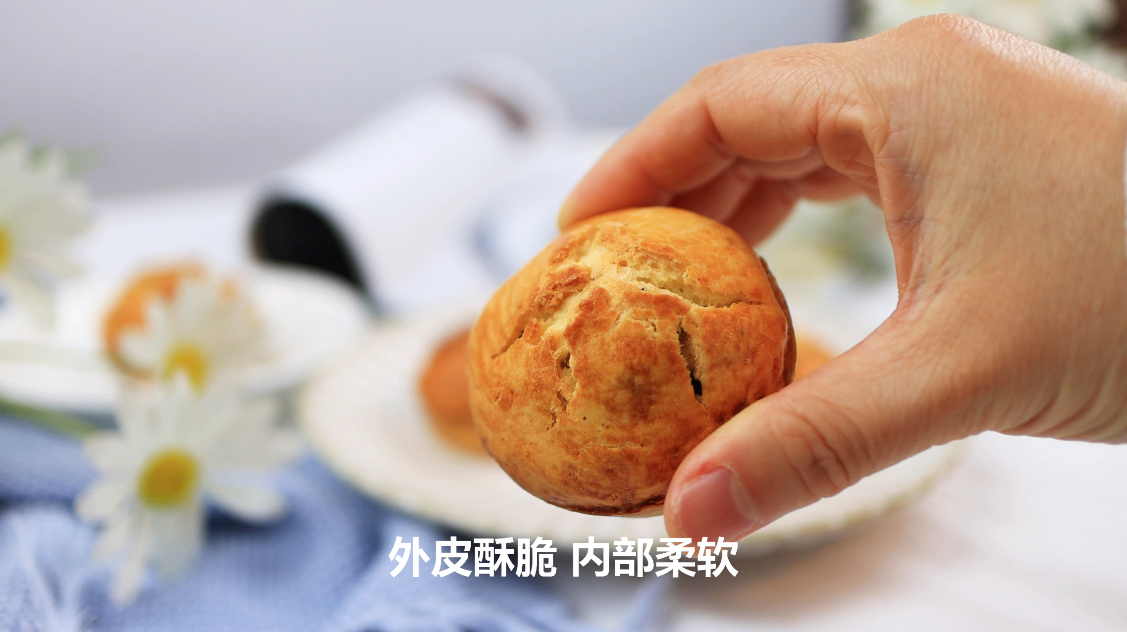 免打发!只需搅一搅,低脂果仁小蛋糕, 我最近很喜欢用这款小蛋糕来当下午茶,操作过程只需要1