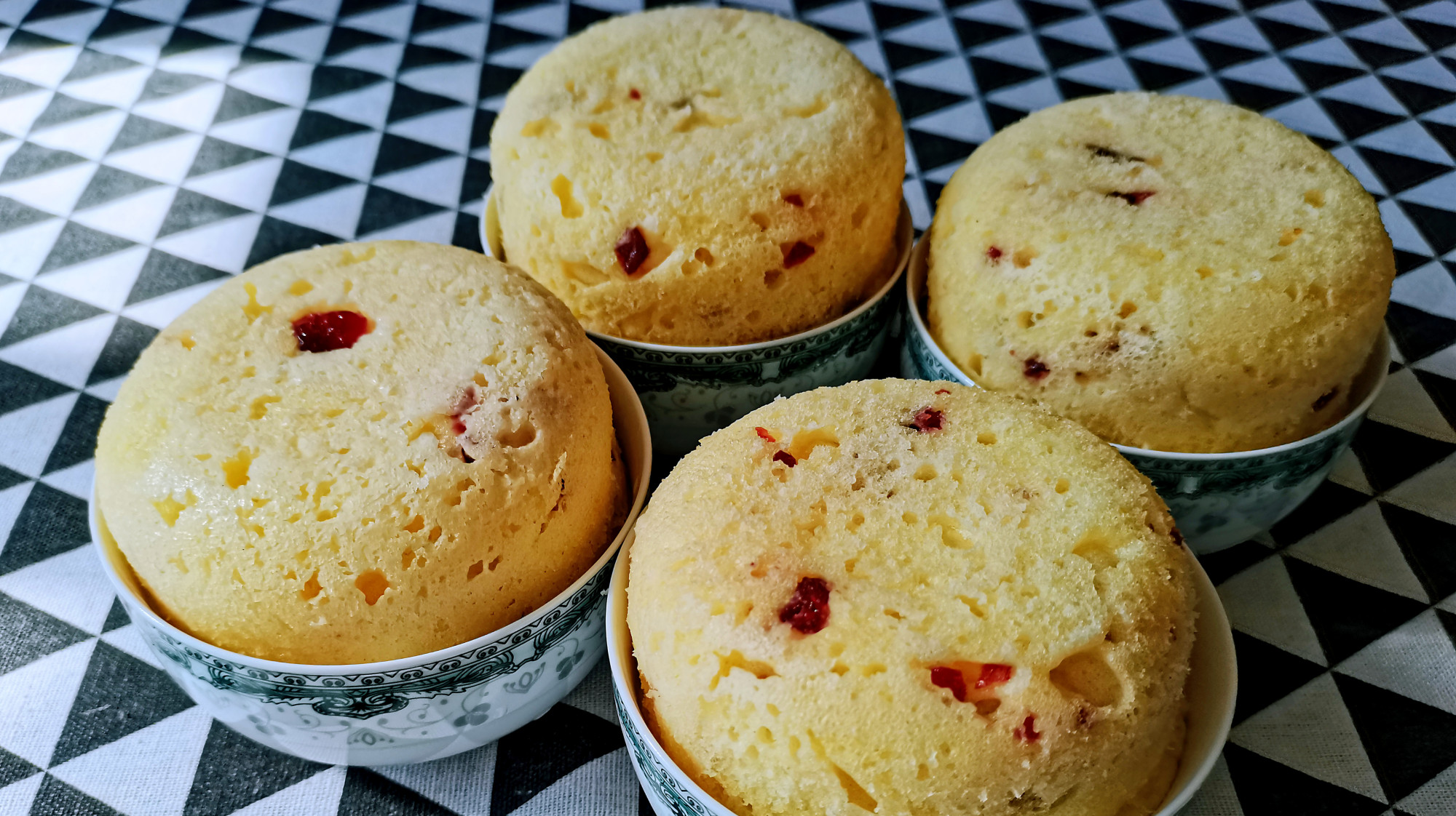 95岁奶奶的独家手艺,用小碗做发糕,筷子搅一搅,比面包都松软