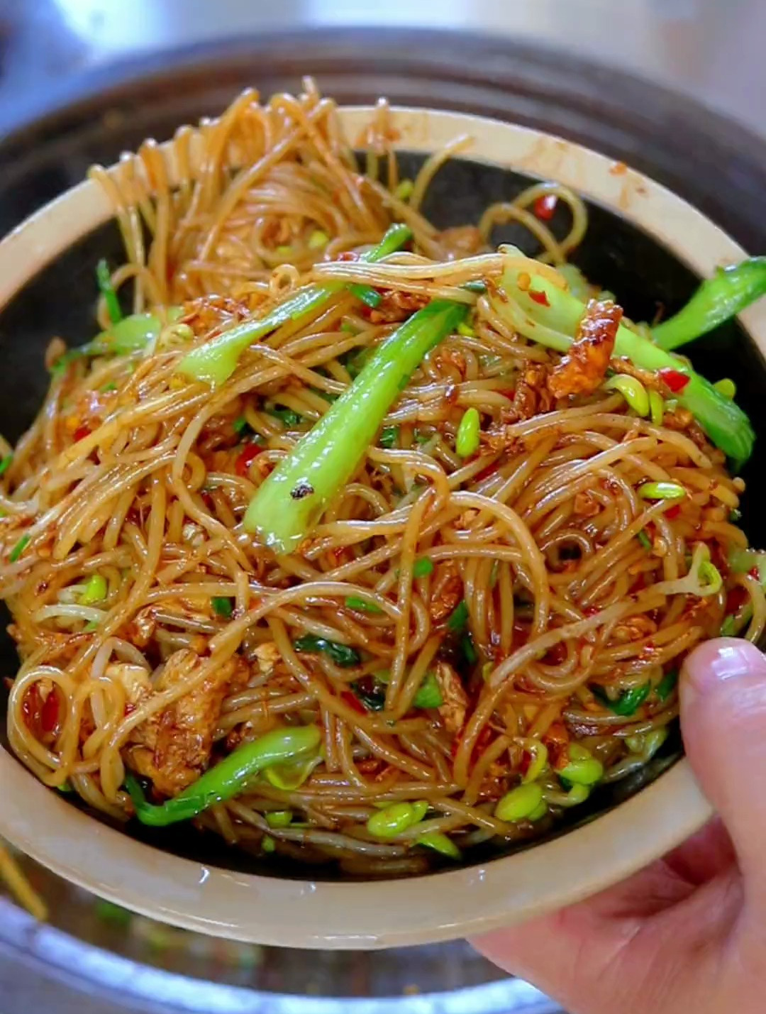 炒米粉不粘锅,锅要热火要大