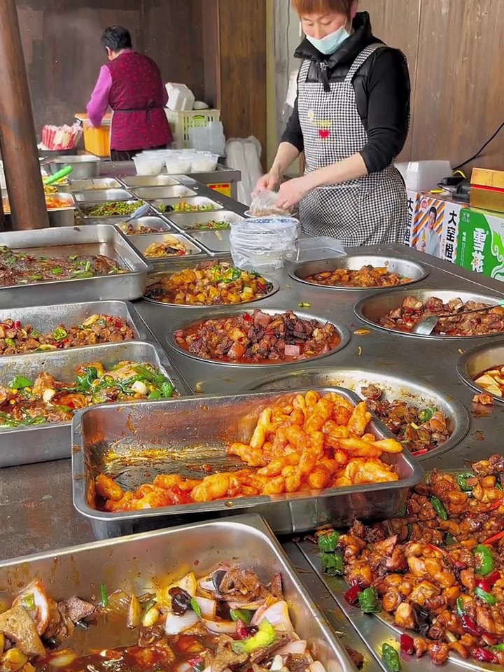 凌晨四点,跑300公里,去徐州吃红烧肉和猪头肉火烧