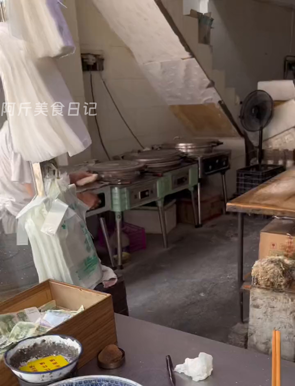 西安特色小吃:香酥托托馍,夹蛋夹菜真过瘾!