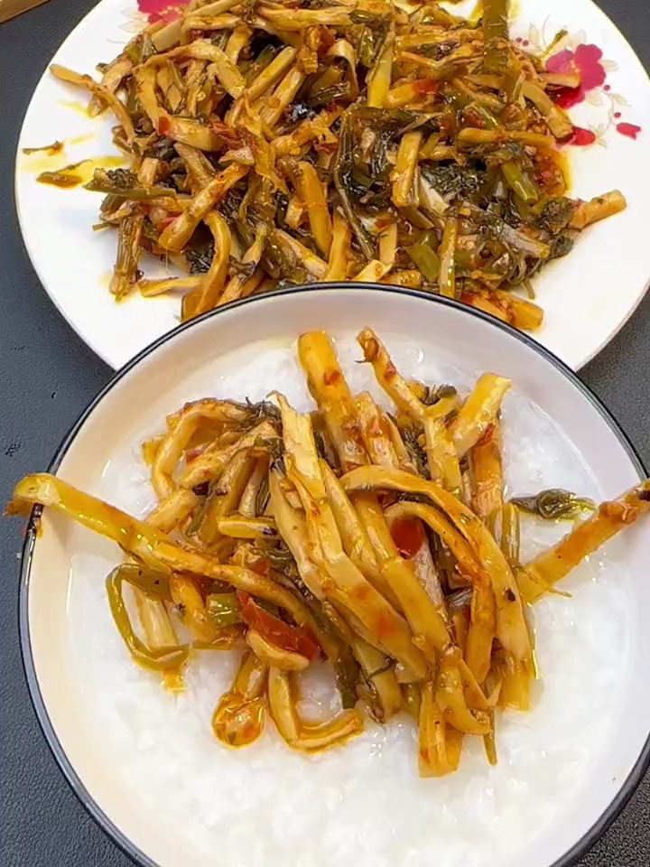 这个 梅菜笋丝 超下饭,早上配粥,晚上夹馒头!口感鲜嫩脆爽