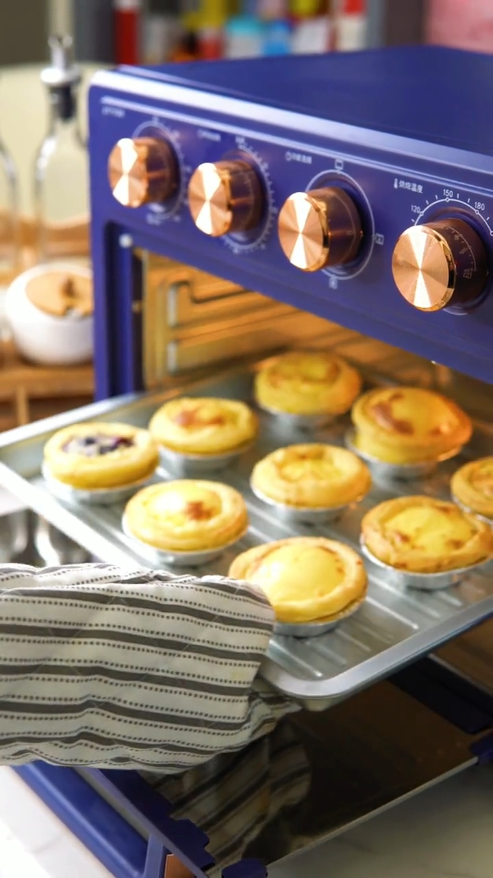 网红蛋挞的家常烤箱版做法,步骤详细,方法简单,黄桃蛋挞外酥里嫩,比买的更好吃