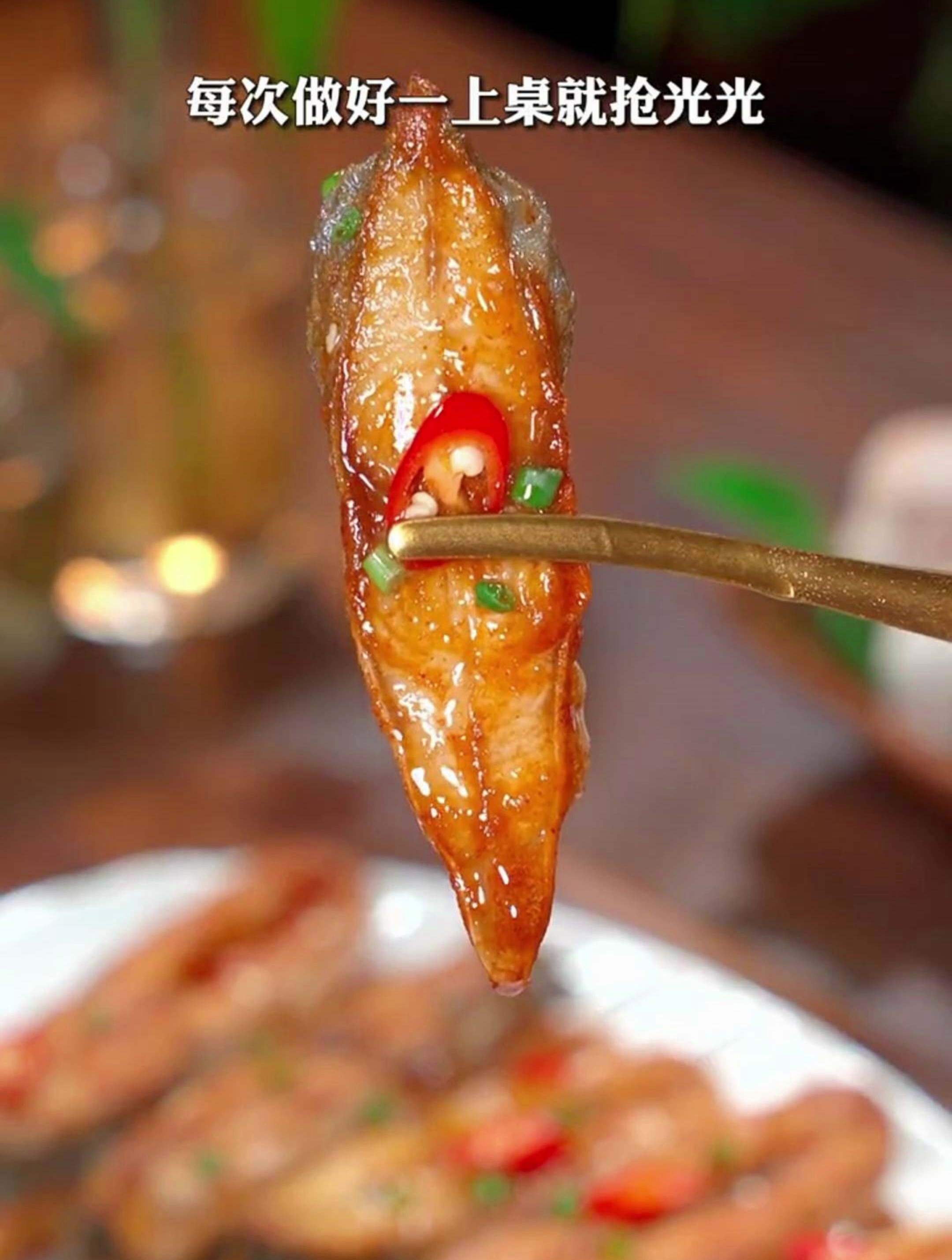 这样做的椒盐鲳鱼咸香酥脆,比清蒸的好吃太多了