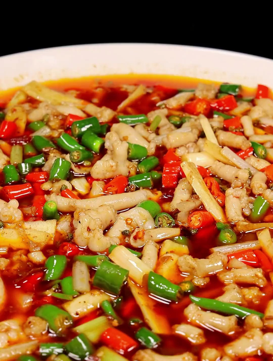 羊肠一般都用来煮羊肉汤锅,今天做一道生爆羊肠,吃起脆嫩爽口