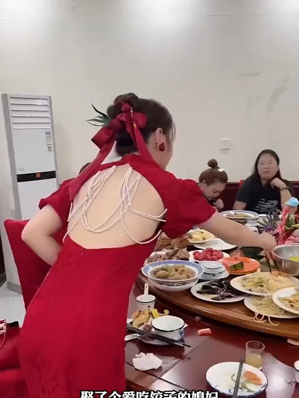 喜欢吃饺子的可以备一个全自动包饺子器,不要错过哦?