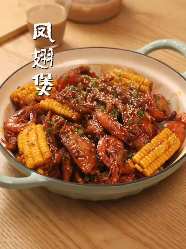 复刻饭店招牌,家庭版做法鸡翅鸡爪煲!谁懂这一口的好吃程度
