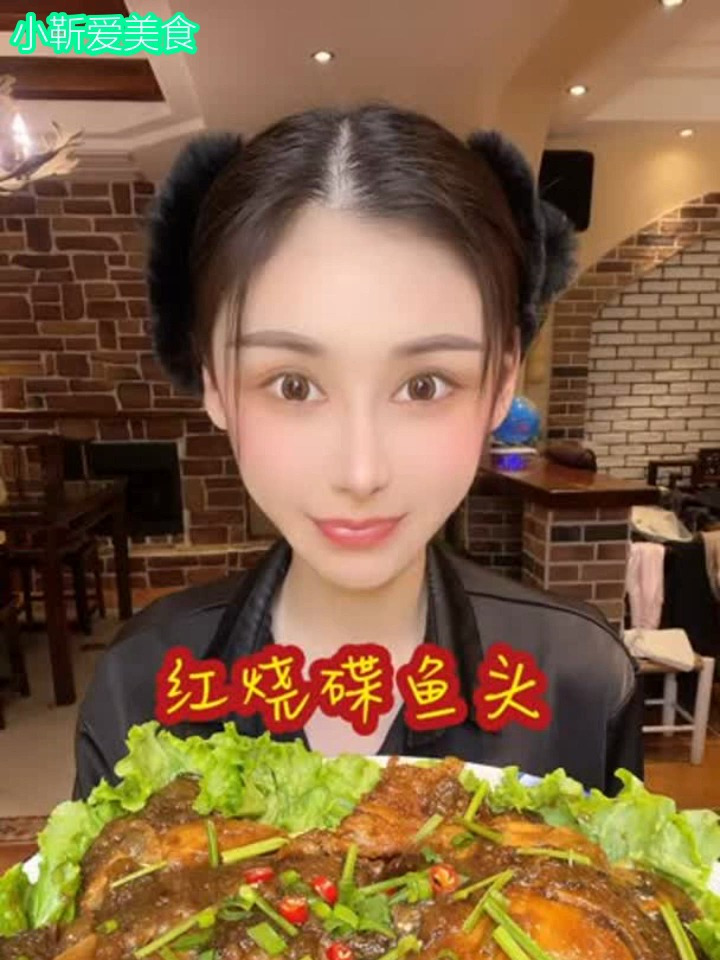 又香又嫩又滑的超大碟鱼头搭配浓郁的红烧酱汁,软嫩鲜香