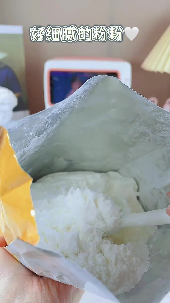 零食分享官丨草莓冰皮蛋糕