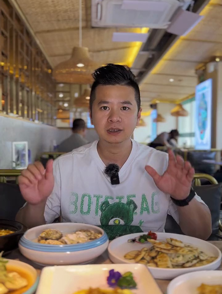 今天带大家品尝一下金奖粤菜-石龙奇香鸡一家餐厅从一道菜起家