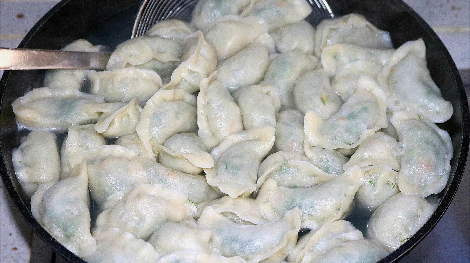 包饺子，别总放肉或鸡蛋了，用它做馅料，比肉饺子还香，真解馋