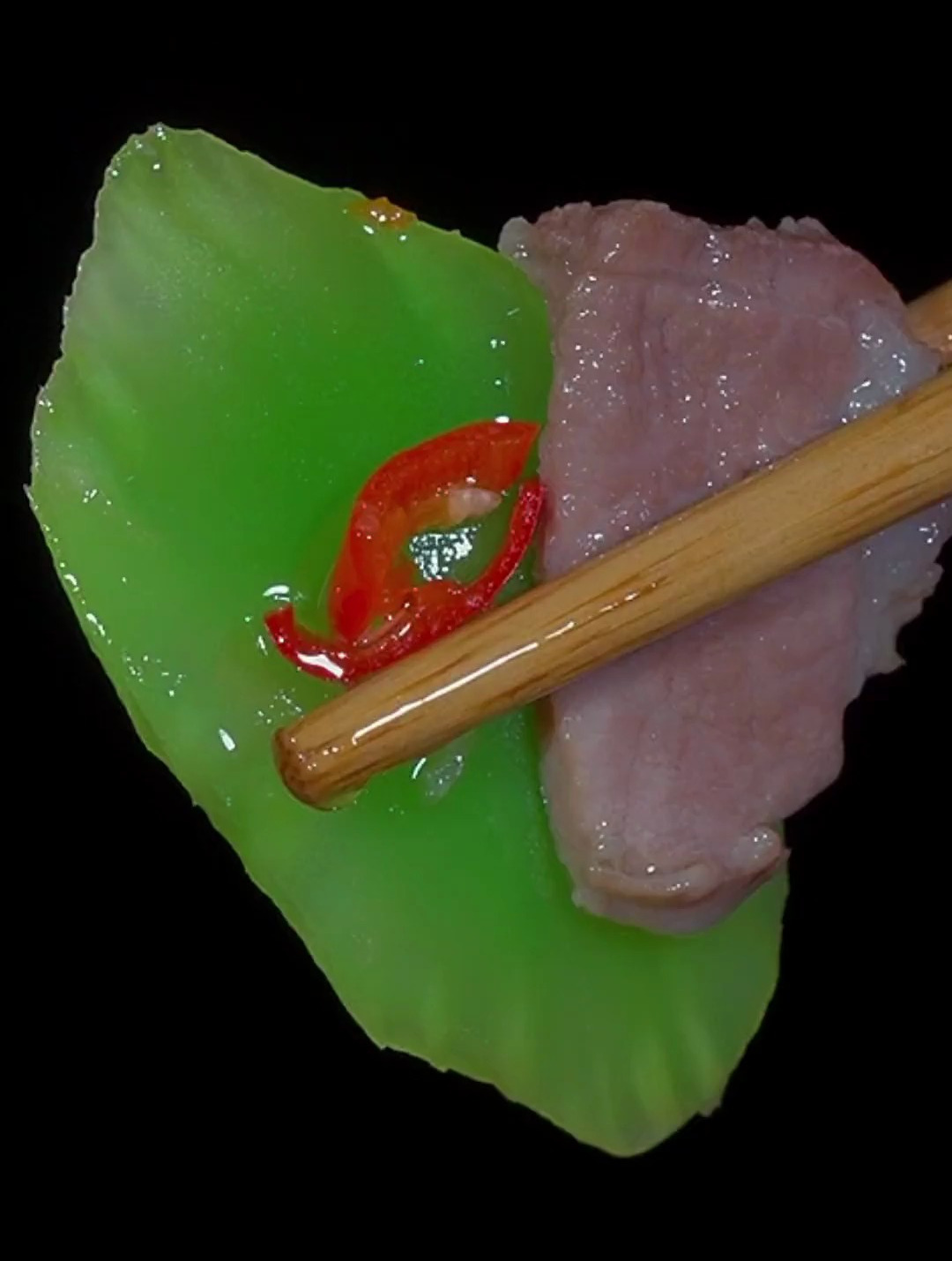 莴苣炒肉的家常做法,做法简单好吃还下饭,快点尝试一下吧