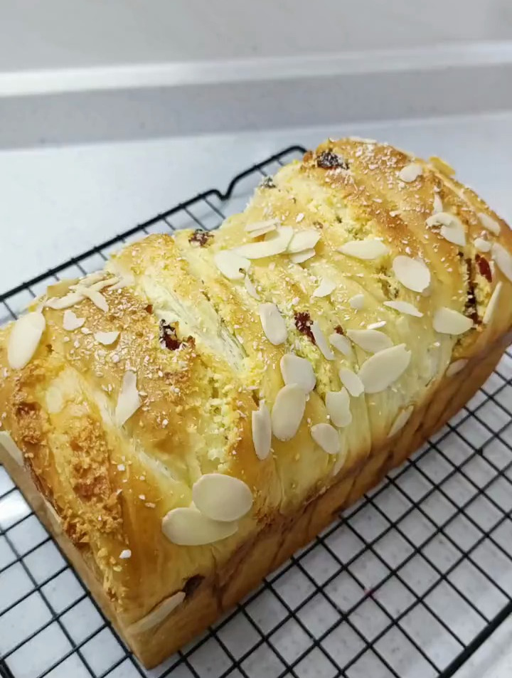 一款椰香浓郁,酸甜不腻的椰蓉吐司