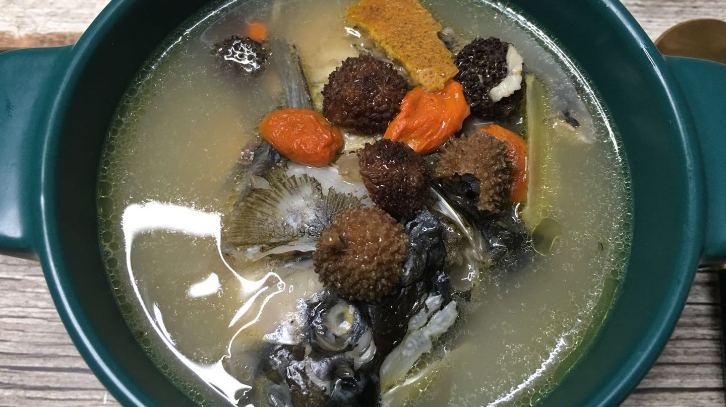 广东靓汤：春砂仁陈皮煲鲫鱼味道鲜甜营养，养胃效果好，做法简单