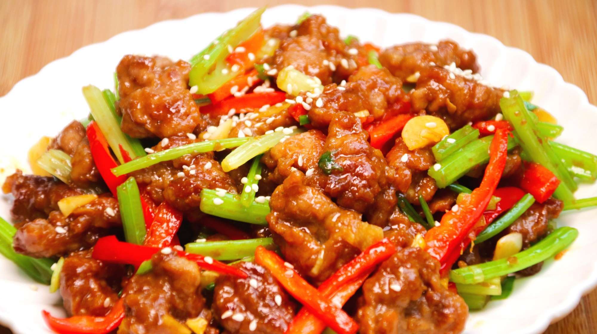 30年大厨炒牛肉秘方,不要放盐和料酒,教你一招,牛肉滑嫩不柴