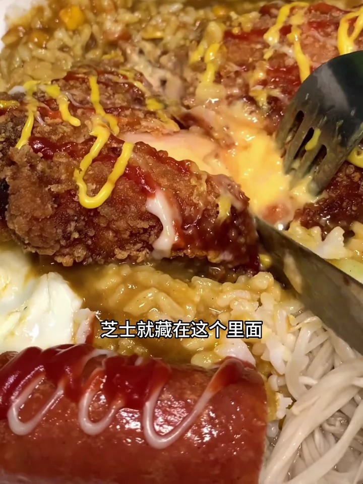 台湾餐厅的卤肉饭,芝士炸鸡排,太好吃啰