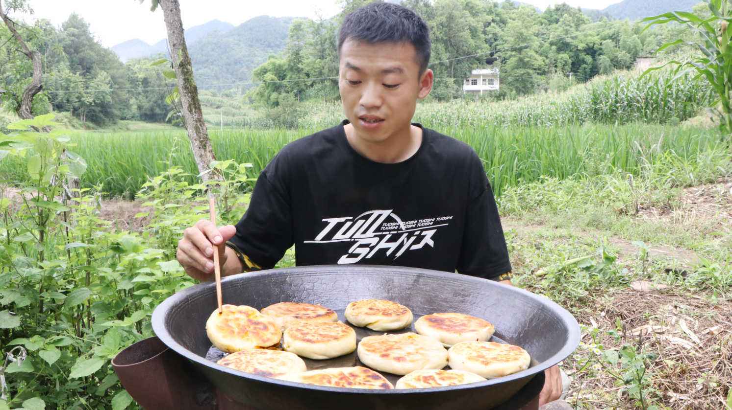 教你家常烙饼新吃法,有粗粮有肉,营养搭配,20块成本够一家人吃