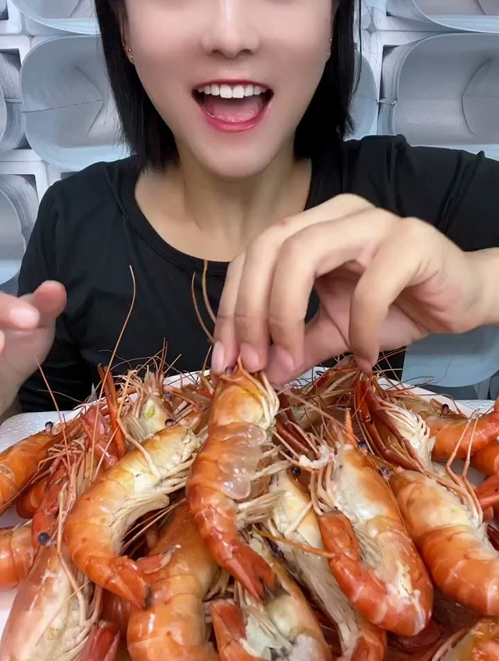 清蒸 红烧 蒜蓉 非常好吃 美食挑战你敢接受吗 罗氏虾