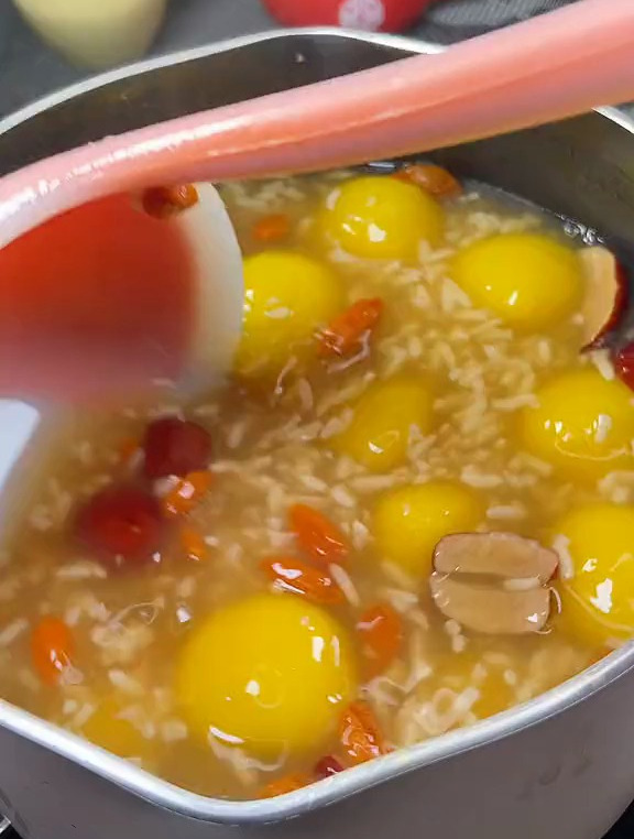 超级无敌好喝的南瓜酒酿圆子小甜汤,十分钟做好,太好喝了