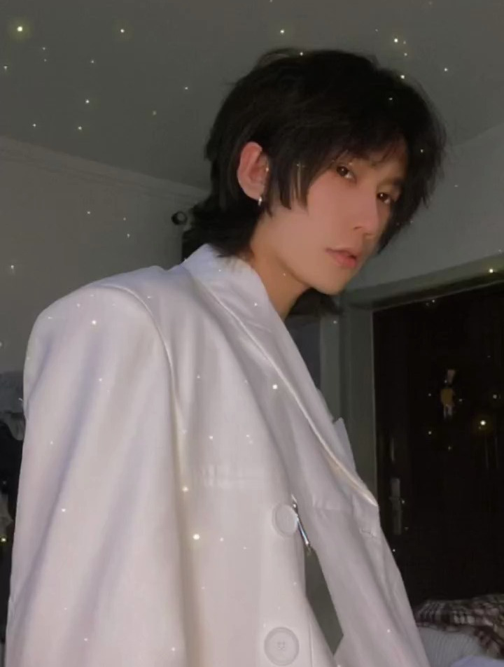 鲻鱼头发型狼尾,你们要的狼尾发型微中分喜欢的快快动起来