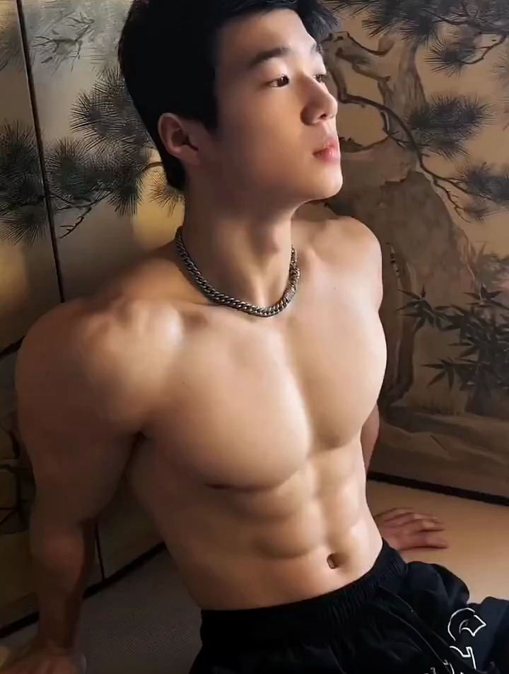 腹肌小哥哥 腹肌小哥哥 人鱼线 帅哥