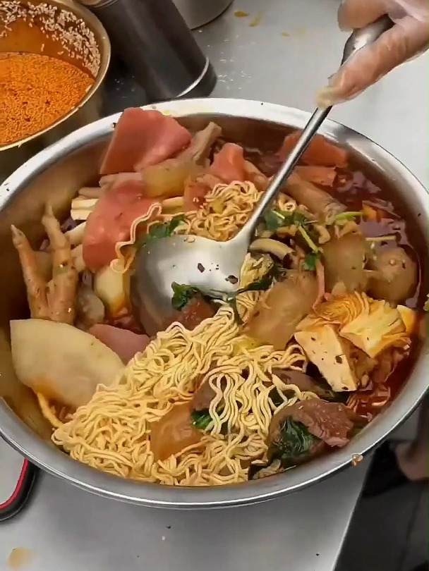 重庆街边麻辣烫