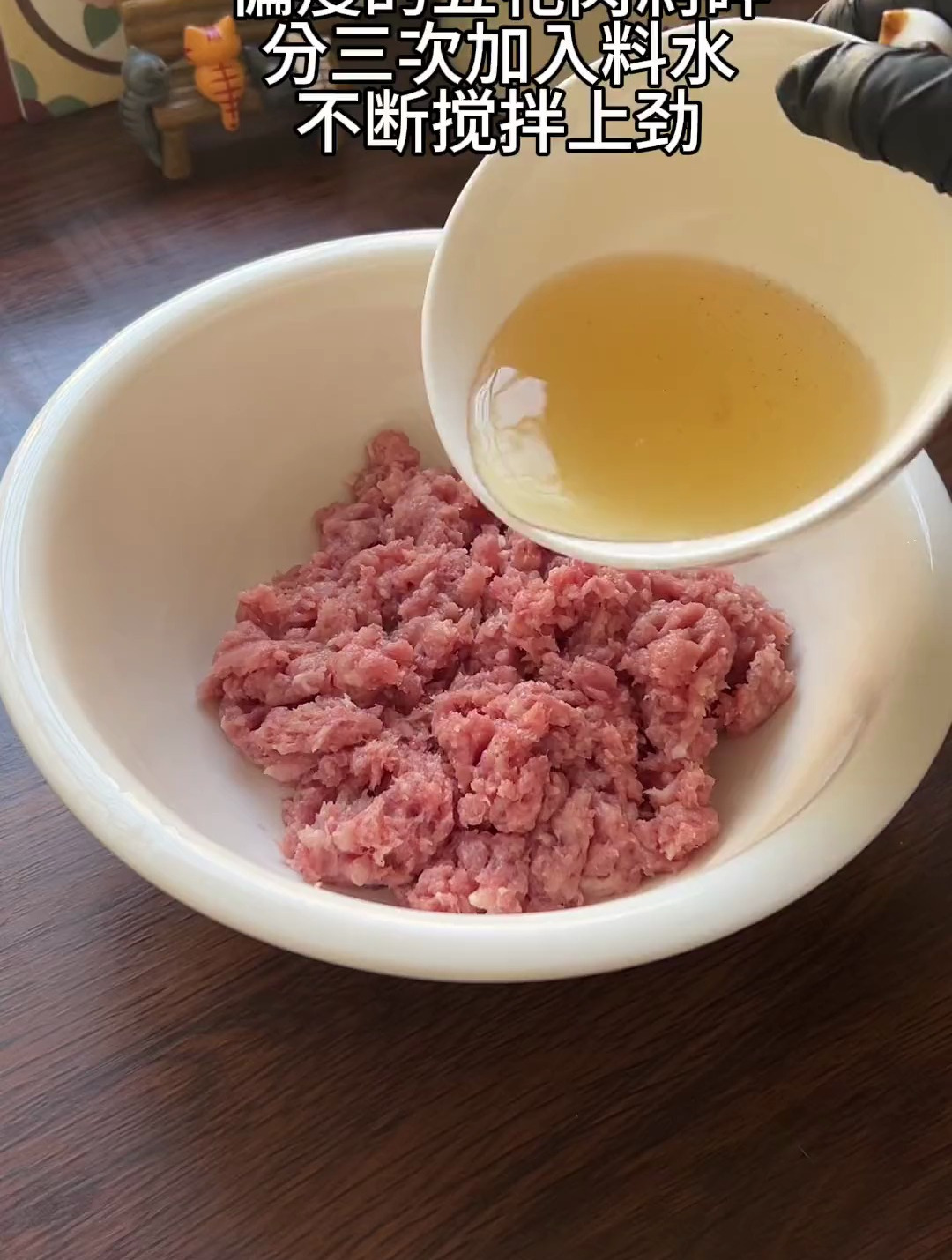 最近的早餐又不知道吃什么了 一次性多做点肉包放冰箱 好吃又卫生