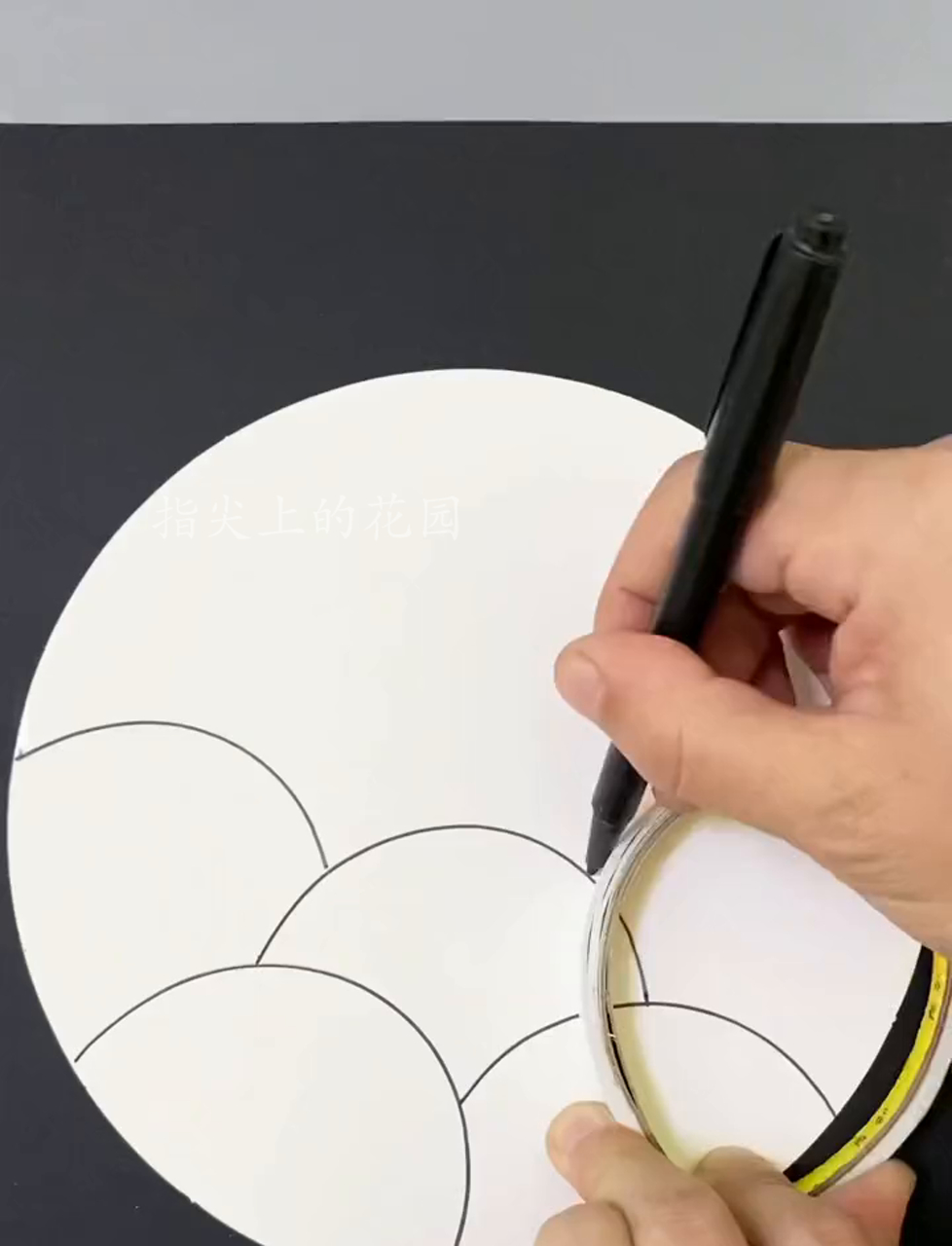 亲子秋日绘画乐趣,试试这些创意儿童画作吧!
