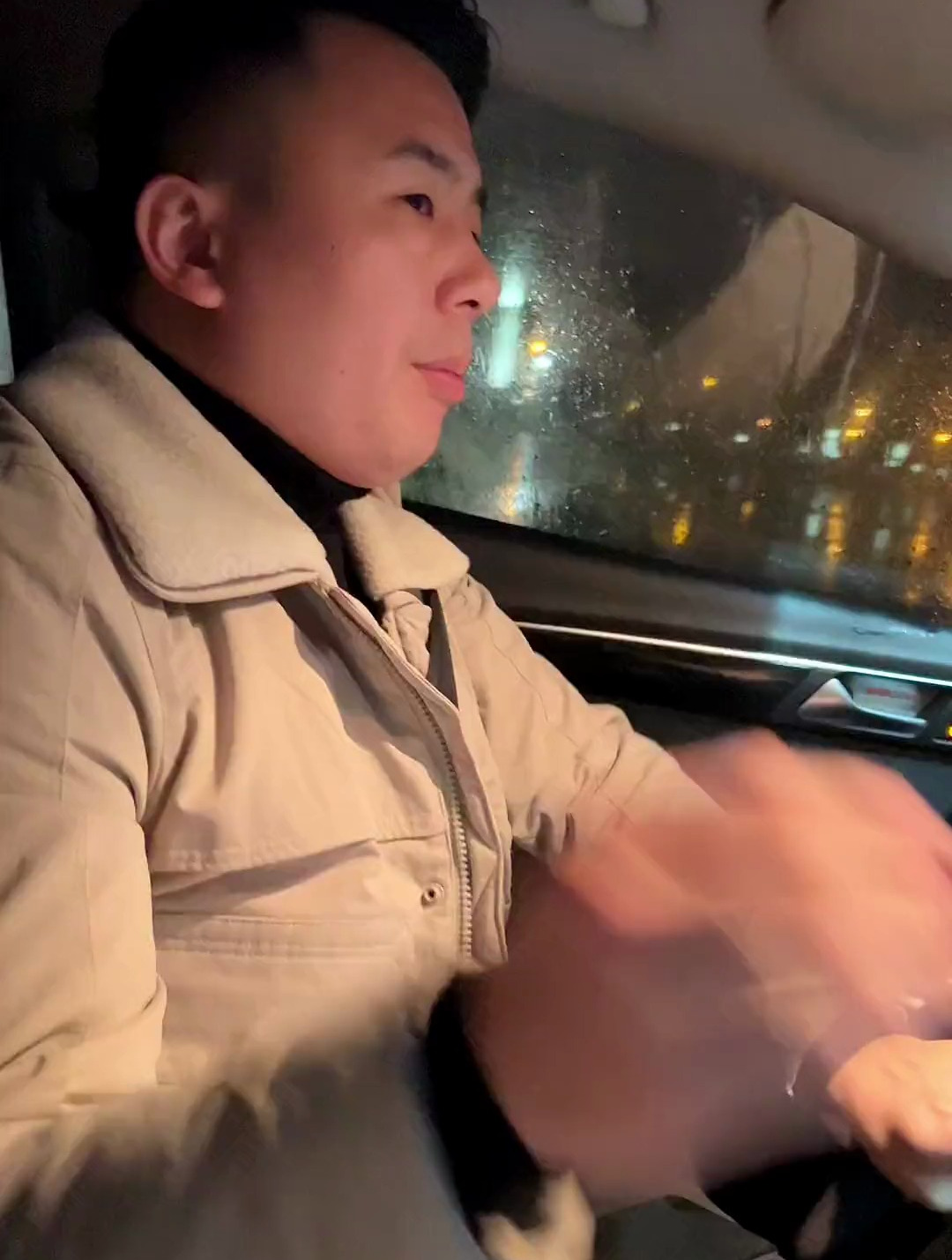 江汉路这个肥肥虾庄黄鹤楼联名店的颜值你觉得可以打几分