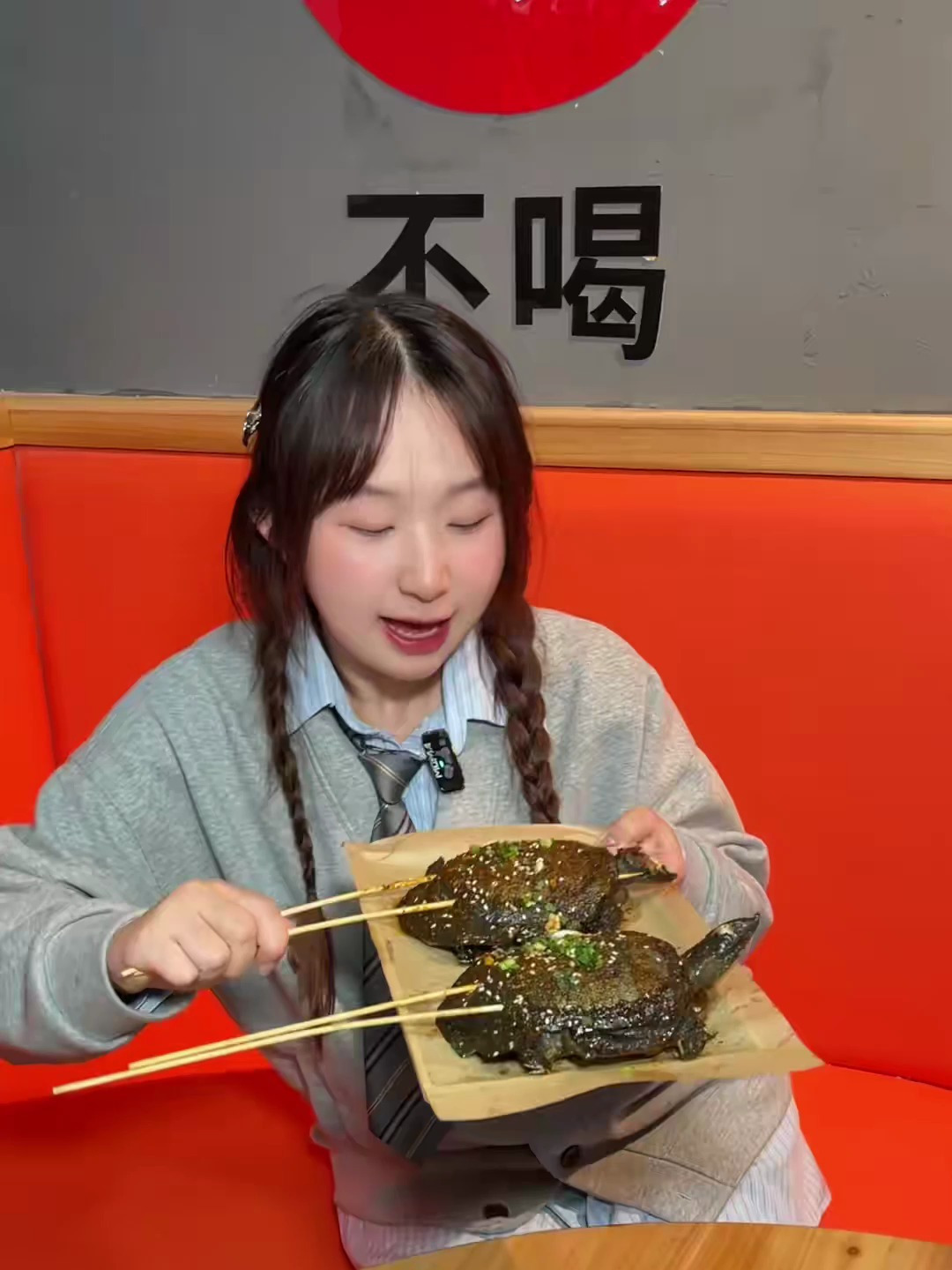 三桥的友友们出来吃夜宵啦!88一整桌的快乐!烤甲鱼还是第一次吃