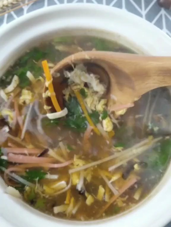 一碗好喝的千丝万缕酸辣汤,开胃下饭,家里吃饭上桌必备!