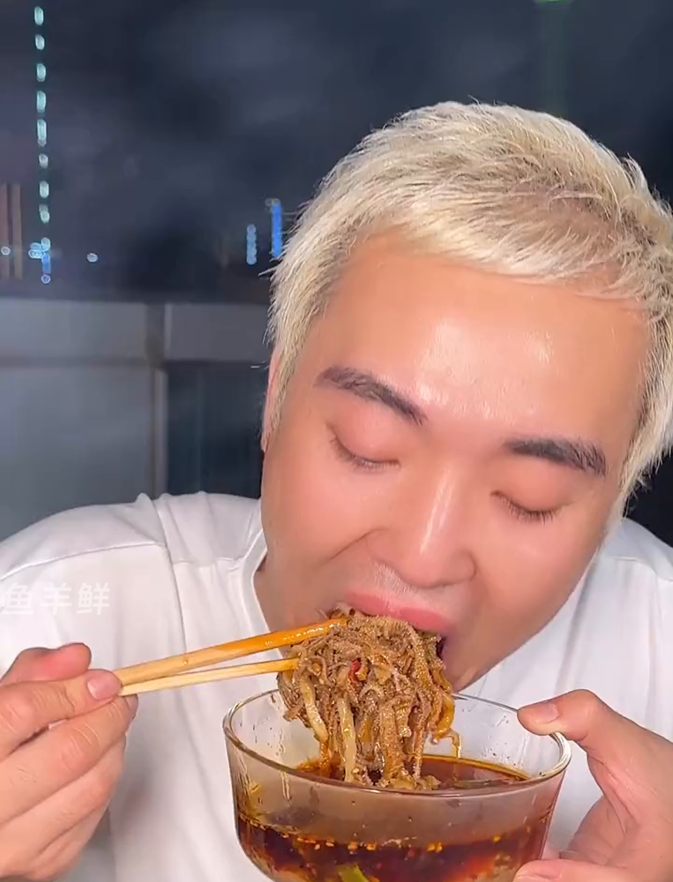 西安小明珠下烧烤火锅宴,毛肚烤肉自由了 有锅圈永远毛肚自由 在家吃饭就找锅圈 到底是谁会在