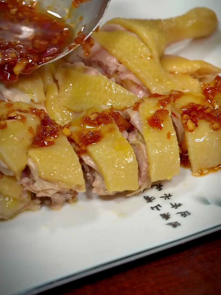 沙姜白切鸡经典粤菜家庭做法,百吃不腻的白切鸡