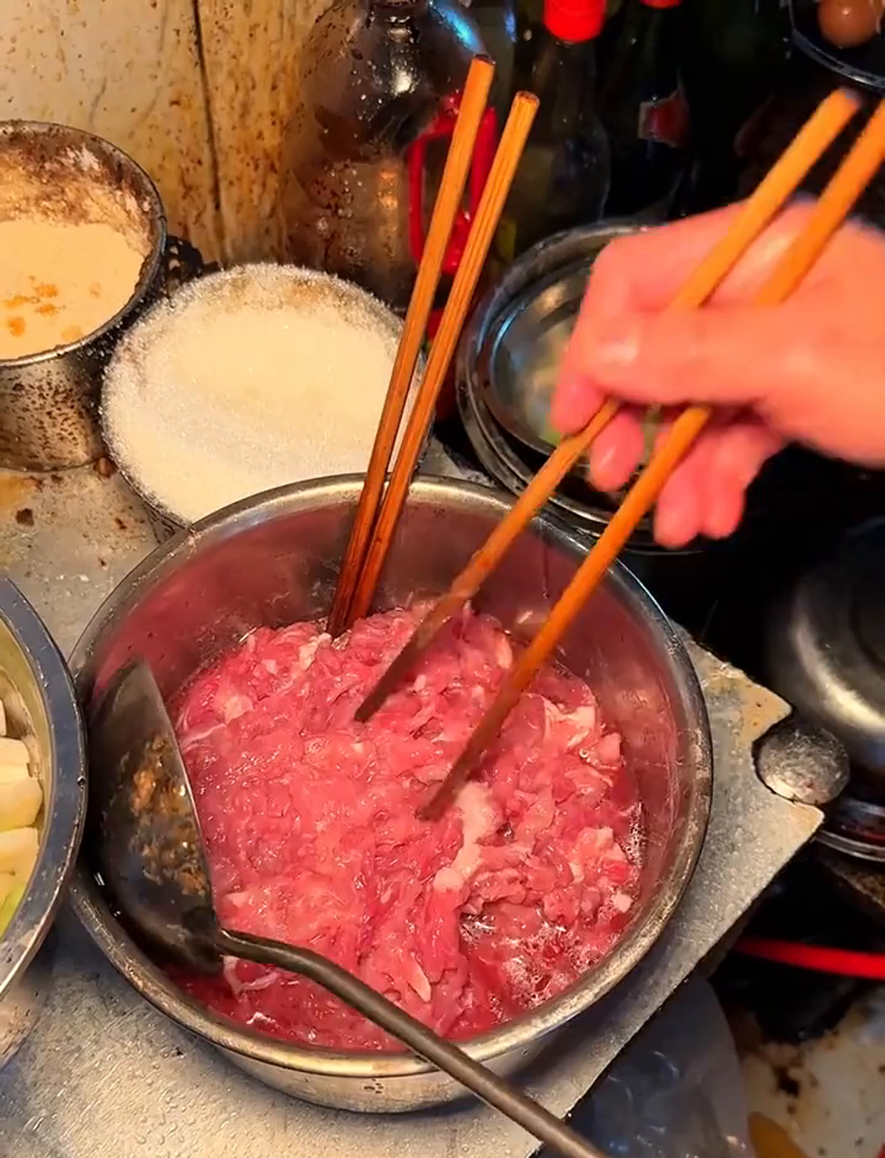 路边摊12块的鱼香肉丝面，味道绝了！