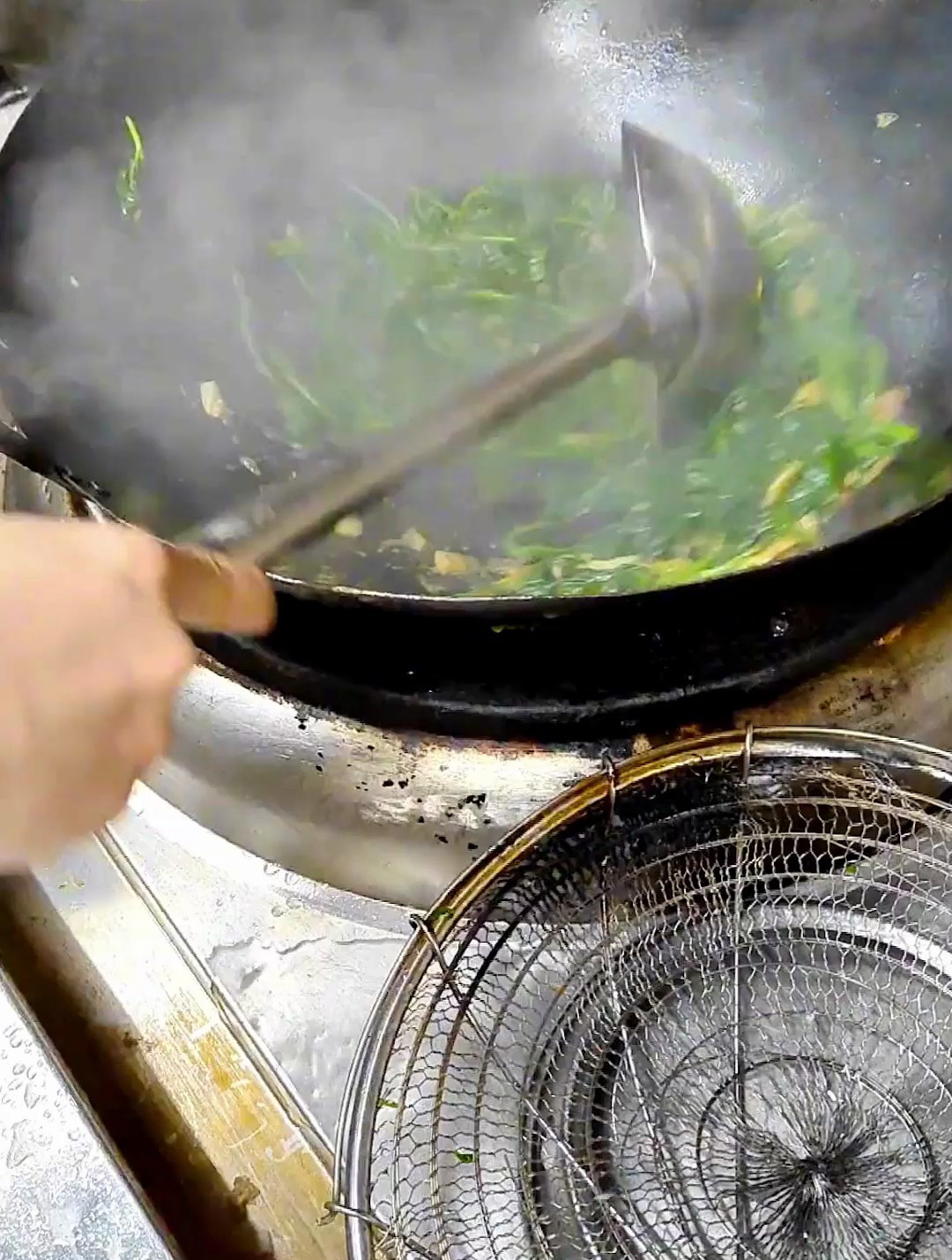 潮汕美食豆酱炒蕃薯叶。配粥配饭