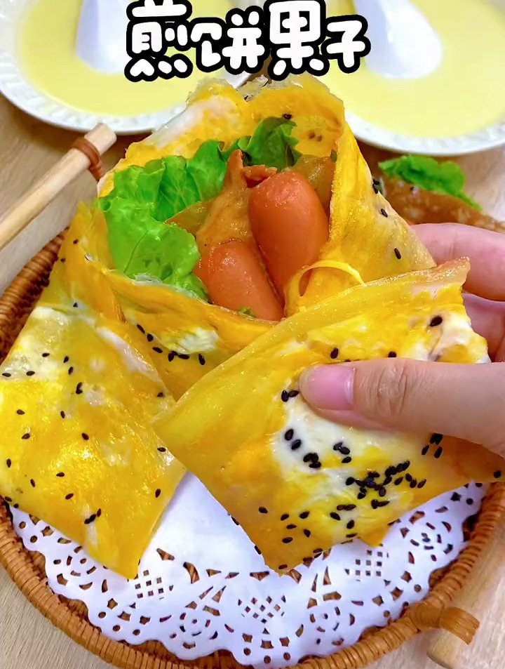 早起30分钟兄妹早餐:杂粮煎饼果子+奶香玉米糊～
