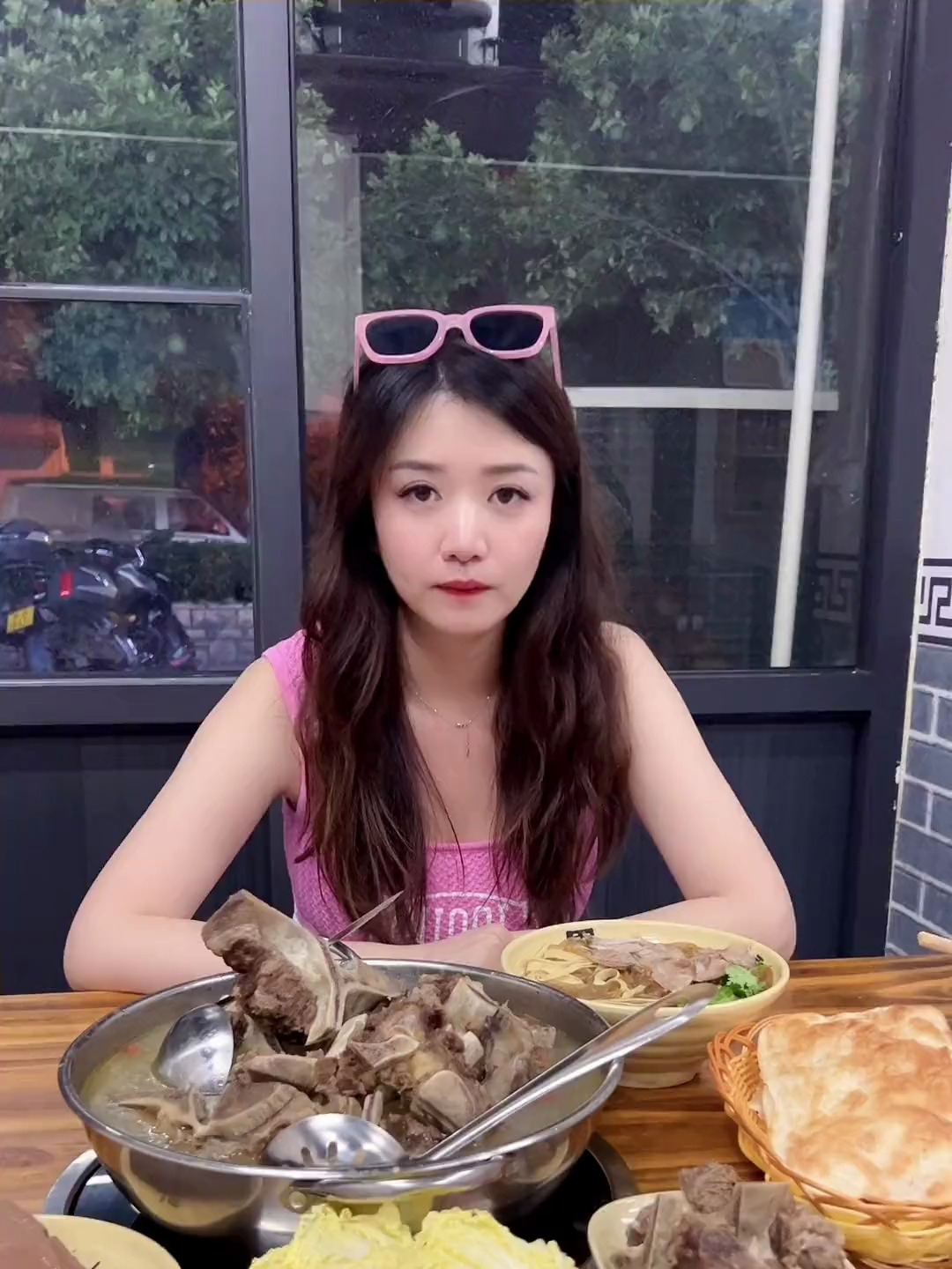 德清禹越,吃一份牛骨+牛肉粉丝汤+油酥饼竟然只要9.9?