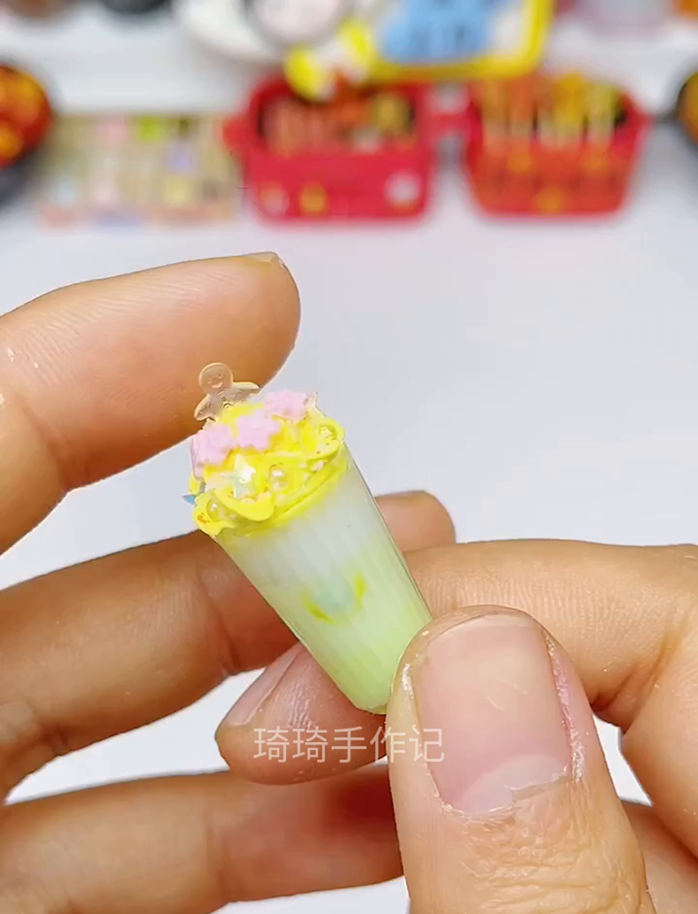 自己捣鼓的小巧春日樱花味奶茶,粉嫩嫩的超爱～