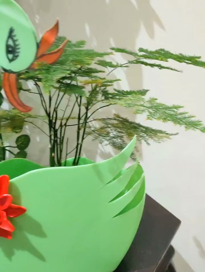 洗衣液瓶制作漂亮简单的天鹅花盆,适合新手制作,快动手试试吧!