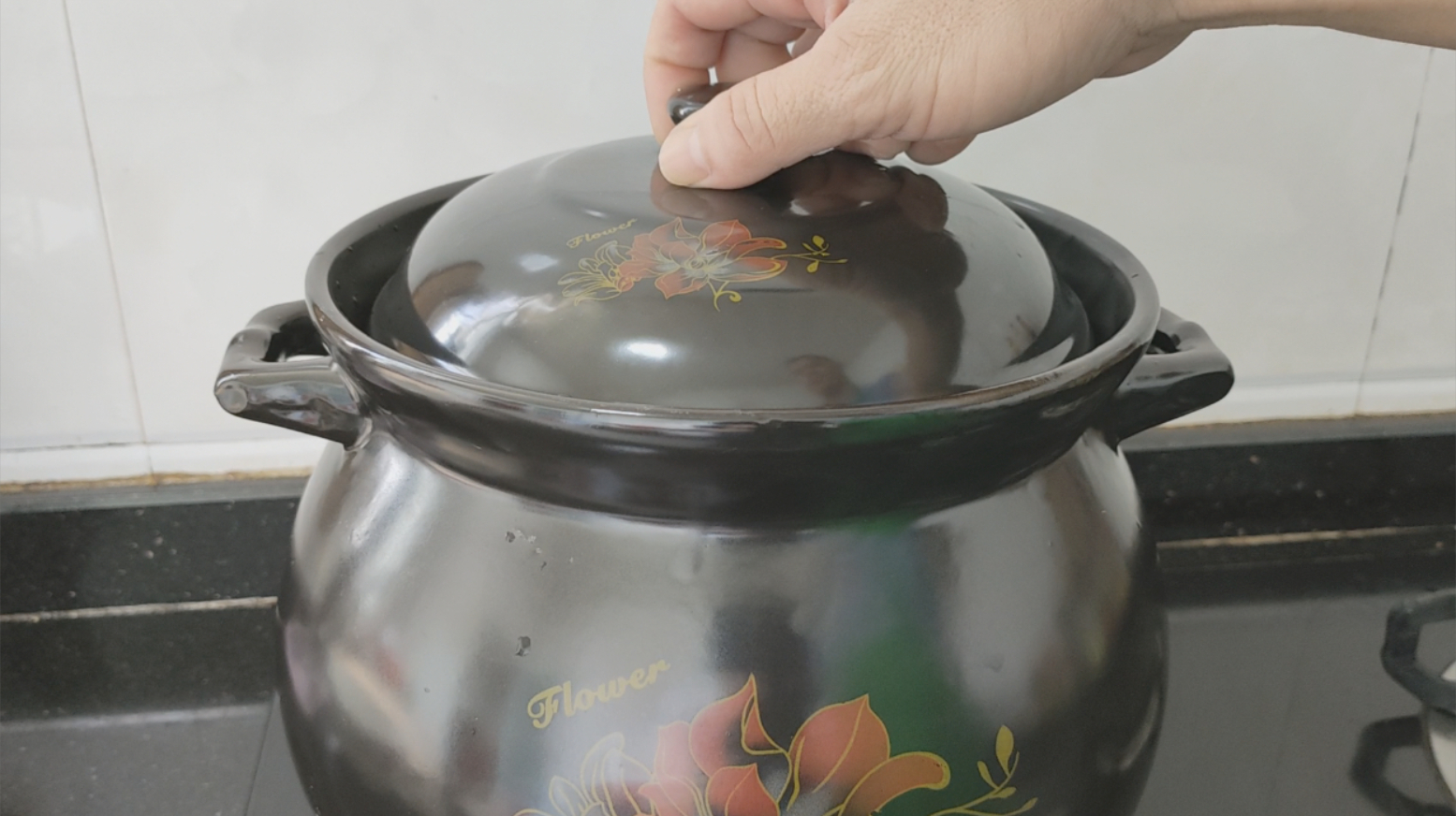 7月大暑天，广东人爱喝这一锅汤，消暑祛湿味道好，一周煲2次开胃